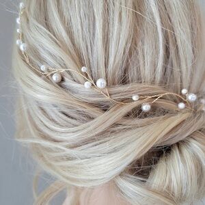 Bridal pearl hair vine